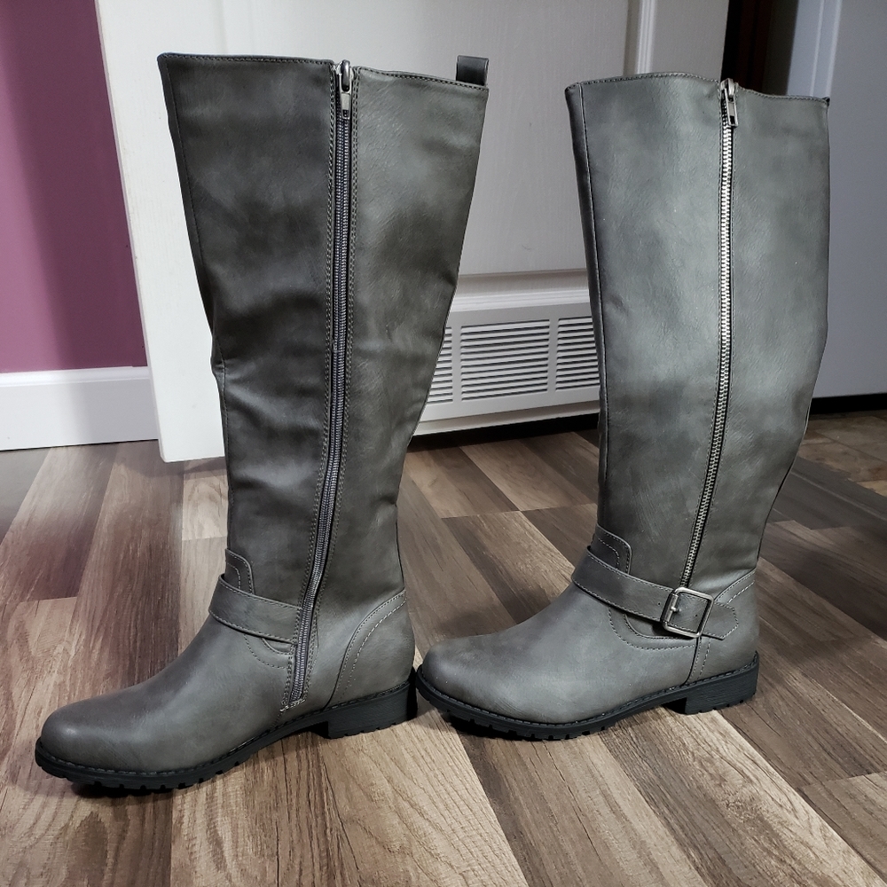 Boots - Picture 2 of 4